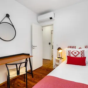 Guest house Whome Urban Tech Retreat, Modern Hubs For Remote Living, Lisbon
