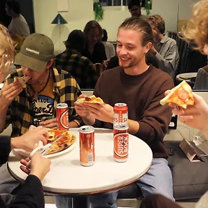 Gspot & Triangles Pizzeria Hostal
